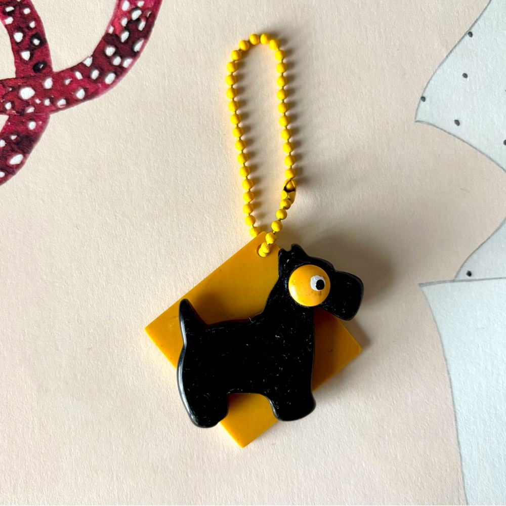 Vintage Bakelite Yellow RARE Black Marble Scottie Dog Charm Key Ring Zipper Pull